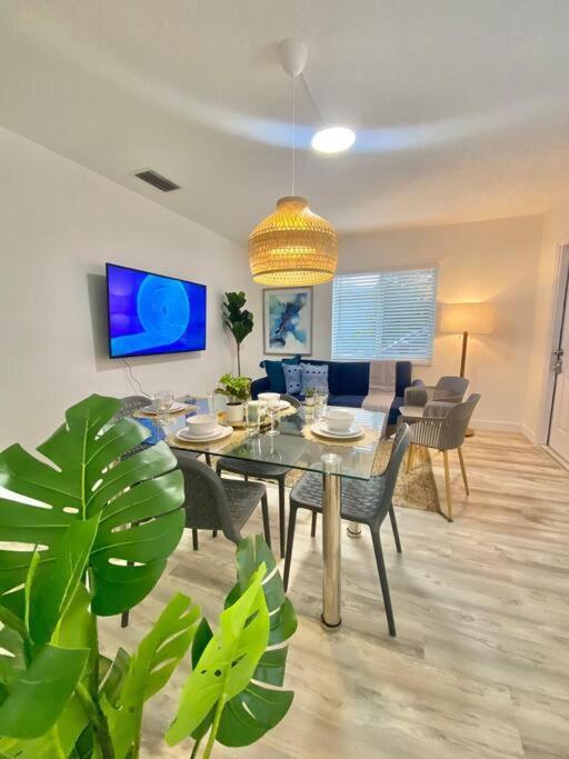 Beautiful & Relax Family House 2/1- Free Parking Villa Miami Bagian luar foto